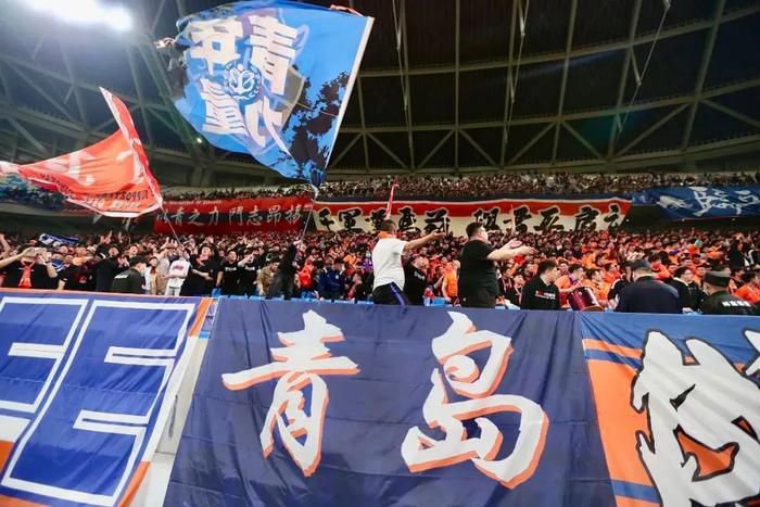 当遍布全国的宗教信徒攻击这部影片时，好莱坞社会却请示关闭银行并同任何胆敢批评电影工业及其价值的人进行了一场夸张的战斗《公民凯恩》这就是为什么如此多的影片支持者不仅作为艺术作品赞扬它，而且当作一种事实为之辩护，著名理论家，早安，美国的乔·西格(JoelSiegel)坚持它令人深深地感动并且不容置疑。
